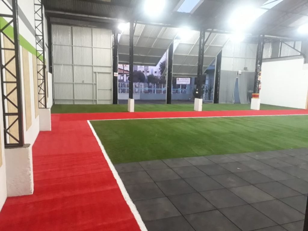 Box de crossfit com revestimento de borracha e grama sintética